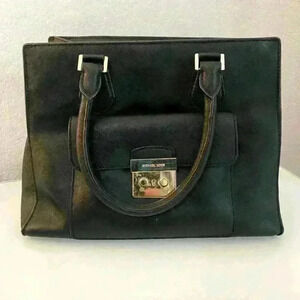 MICHAEL KORS bridgette saffiano lock key small bag black